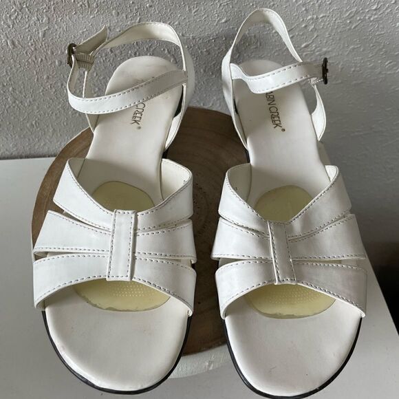 Cabin Creek White Sandals Size 10M EUC - Picture 1 of 7